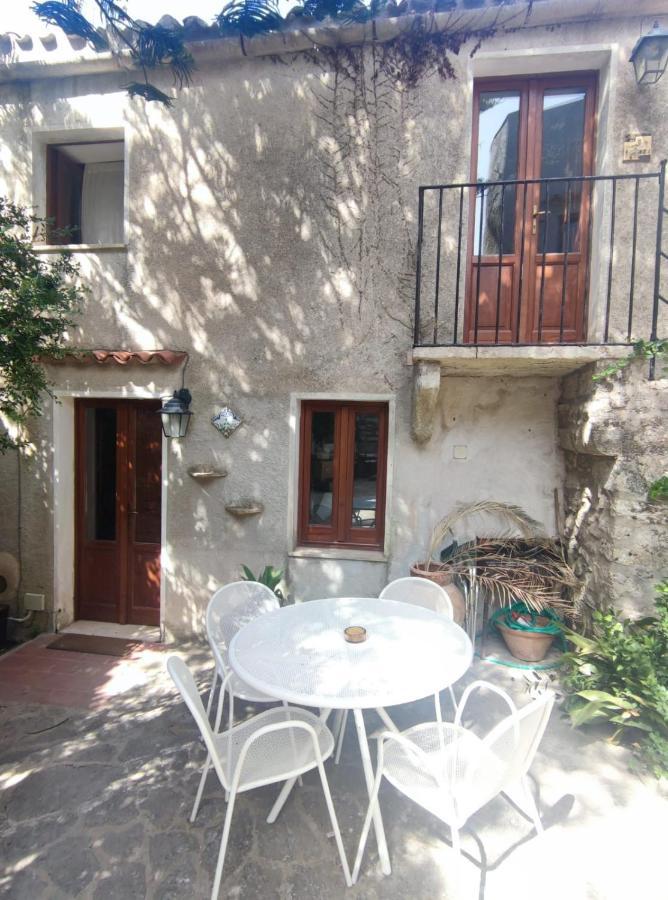 Апартаменты Cortile Via Sales 11 Эриче Экстерьер фото