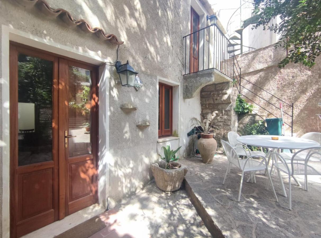 Апартаменты Cortile Via Sales 11 Эриче Экстерьер фото