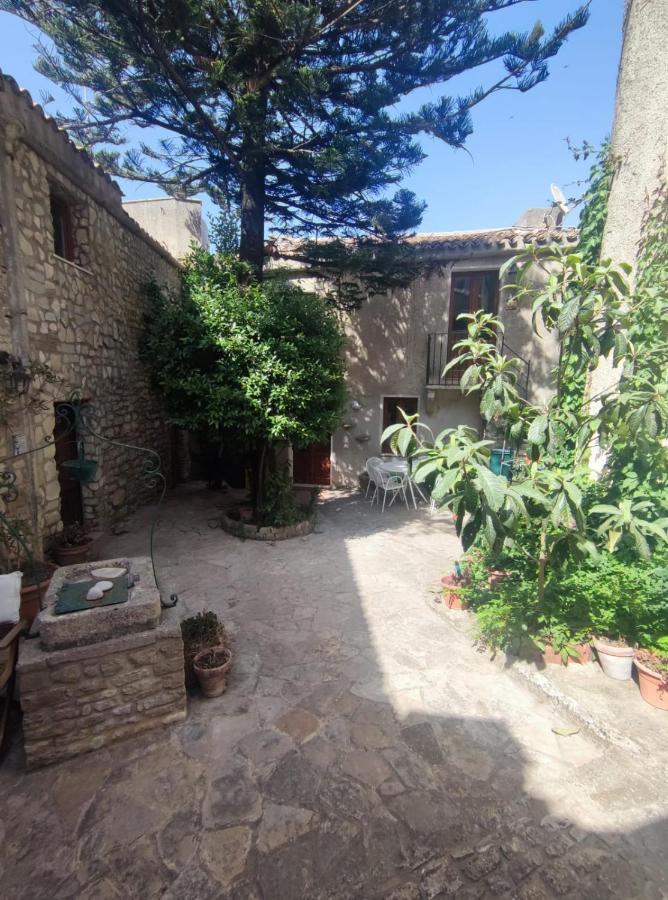 Апартаменты Cortile Via Sales 11 Эриче Экстерьер фото