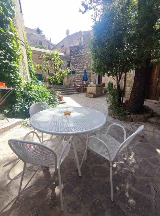 Апартаменты Cortile Via Sales 11 Эриче Экстерьер фото